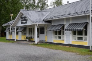 Julkisivun ikkunamarkiiseja 